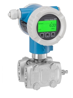 alt="Deltabar PMD75B smart differential pressure transmitter with Heartbeat Technology display"
